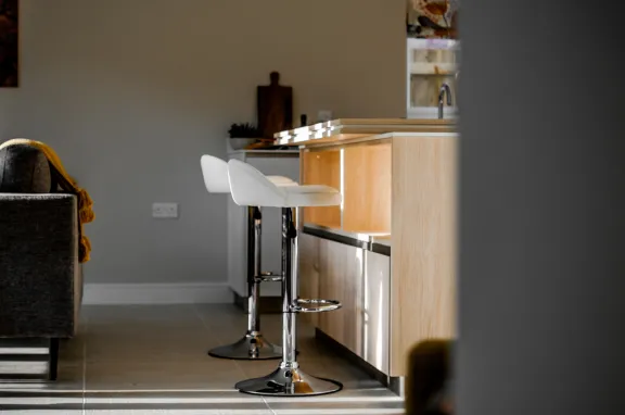 taburetes cocina en una casa